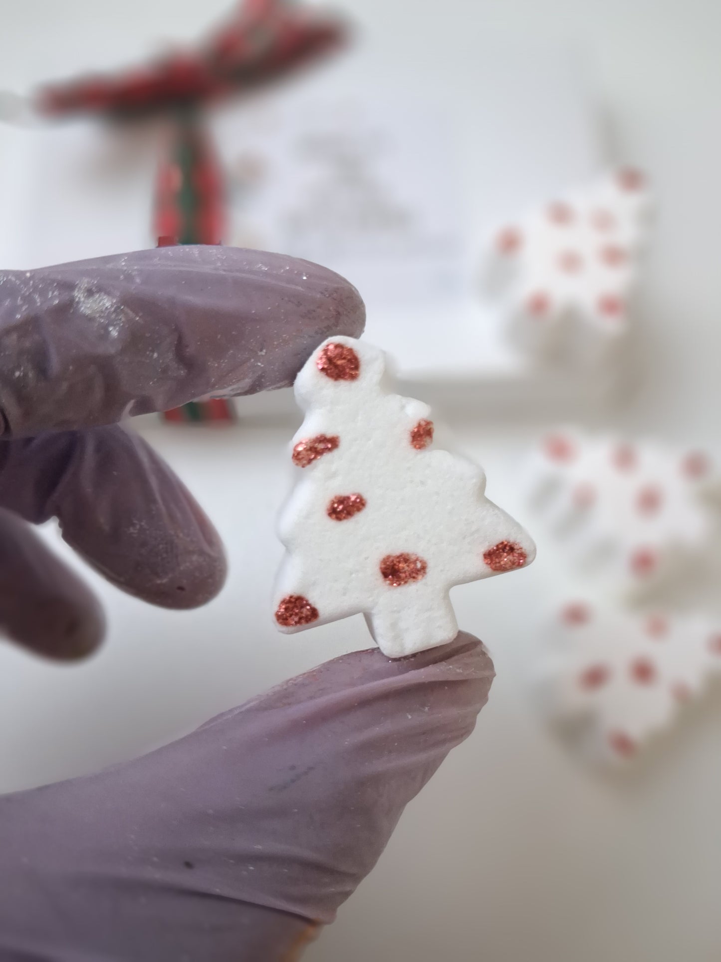 Mini Christmas tree bath bombs. Mistletoe scent