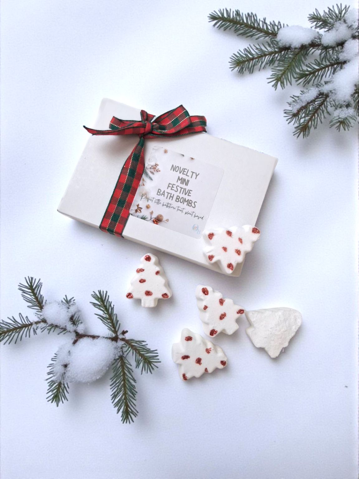 Mini Christmas tree bath bombs. Mistletoe scent